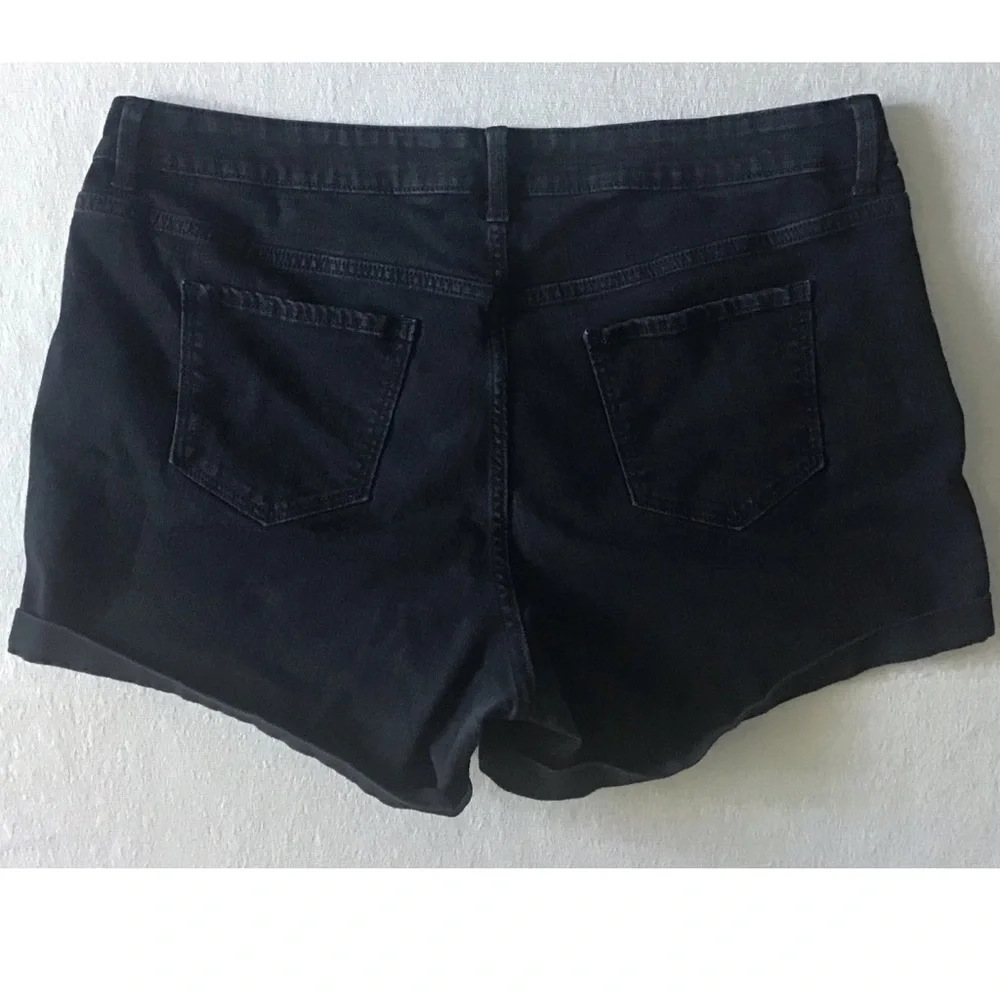 Old Navy Mid Rise Boyfriend Shorts Woman’s Size 20 Black Distressed Cuffed Hem - Picture 5 of 9